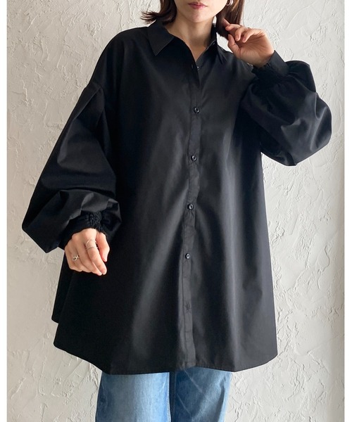 She's Closet(シーズクローゼット)の「襟付き長袖ボリュームスリーブ裾フレアシャツブラウス(シャツ/ブラウス・レディース・グレイッシュベージュ/ブラック/ホワイト・FREE)」の8枚目の写真
