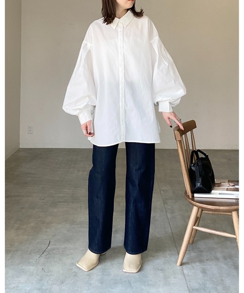 She's Closet(シーズクローゼット)の「襟付き長袖ボリュームスリーブ裾フレアシャツブラウス(シャツ/ブラウス・レディース・グレイッシュベージュ/ブラック/ホワイト・FREE)」の9枚目の写真