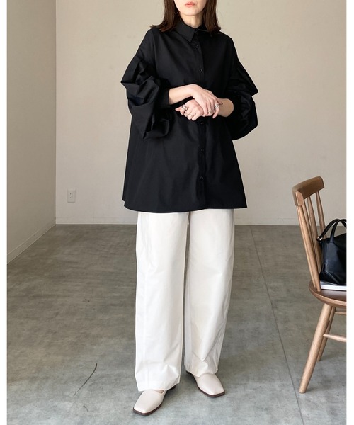 She's Closet(シーズクローゼット)の「襟付き長袖ボリュームスリーブ裾フレアシャツブラウス(シャツ/ブラウス・レディース・グレイッシュベージュ/ブラック/ホワイト・FREE)」の10枚目の写真