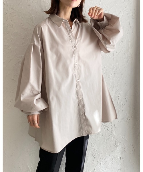 She's Closet(シーズクローゼット)の「襟付き長袖ボリュームスリーブ裾フレアシャツブラウス(シャツ/ブラウス・レディース・グレイッシュベージュ/ブラック/ホワイト・FREE)」の16枚目の写真