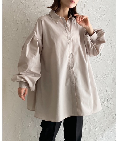 She's Closet(シーズクローゼット)の「襟付き長袖ボリュームスリーブ裾フレアシャツブラウス(シャツ/ブラウス・レディース・グレイッシュベージュ/ブラック/ホワイト・FREE)」の17枚目の写真