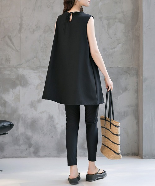 TeddyShop（テディショップ）の「【紫外線遮蔽率 99.9%以上】レディース バックリボンノースリーブラッシュガード+センタースリットロングパンツ 上下2点セット 水陸両用 水着体型カバー（ラッシュガード・レディース・ベージュ系その他/ブラック/ホワイト×ブラック/グリーン系その他・S/M/L/LL）」の14枚目の写真