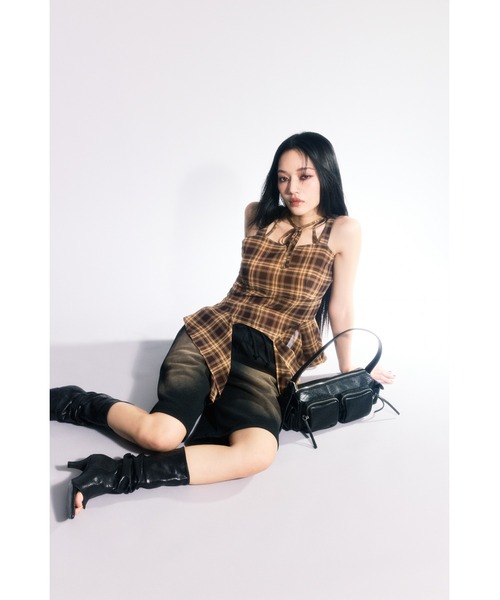 LAGUA GEM(ラグアジェム)の「HEM FLARE キャミトップス(キャミソール・レディース・ブラウン/ネイビー・FREE)」の4枚目の写真