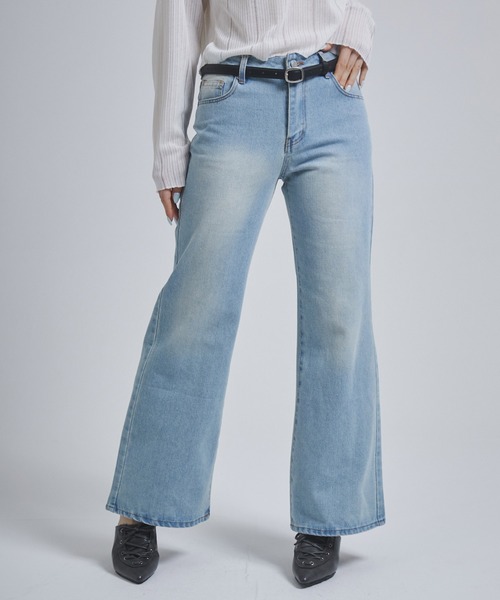 ENVYM（アンビー）の「ルーズフレアデニムパンツ（デニムパンツ・レディース・ブルー/ブラック・SMALL/MEDIUM）」の2枚目の写真