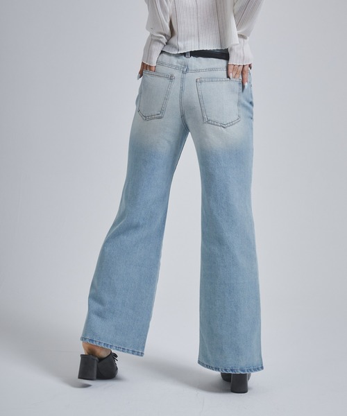 ENVYM（アンビー）の「ルーズフレアデニムパンツ（デニムパンツ・レディース・ブルー/ブラック・SMALL/MEDIUM）」の14枚目の写真