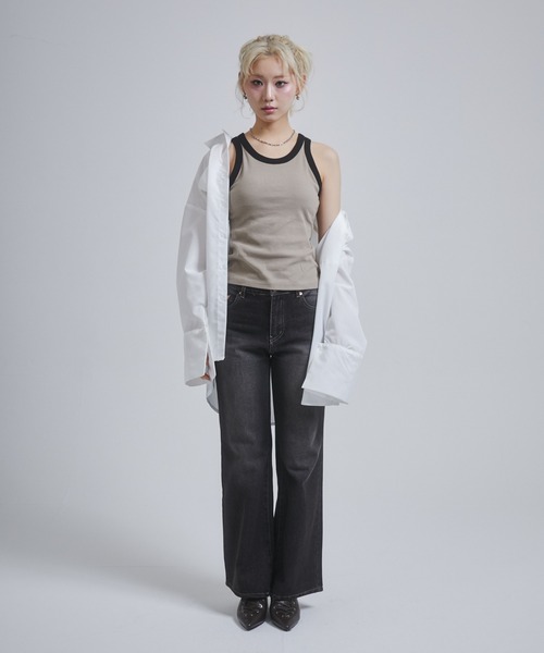 ENVYM（アンビー）の「ルーズフレアデニムパンツ（デニムパンツ・レディース・ブルー/ブラック・SMALL/MEDIUM）」の4枚目の写真