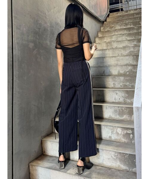 MURUA(ムルーア)の「パイピングラインパンツ(スラックス・レディース・ダークブラウン/ネイビー/グレー・1/2)」の10枚目の写真