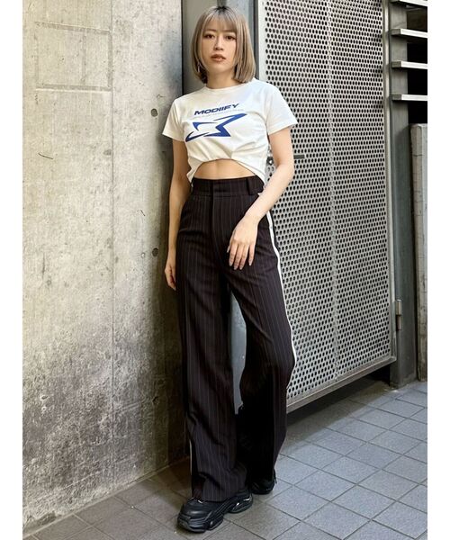 MURUA(ムルーア)の「パイピングラインパンツ(スラックス・レディース・ダークブラウン/ネイビー/グレー・1/2)」の12枚目の写真