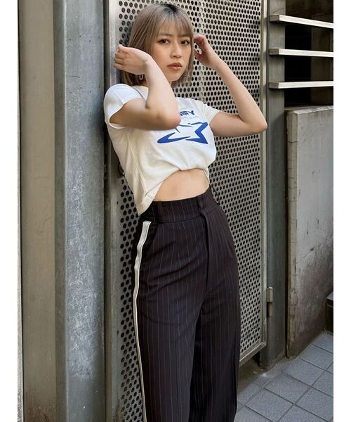 MURUA(ムルーア)の「パイピングラインパンツ(スラックス・レディース・ダークブラウン/ネイビー/グレー・1/2)」の14枚目の写真