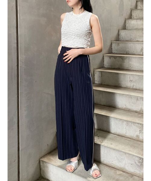 MURUA（ムルーア）の「パイピングラインパンツ（スラックス・レディース・ダークブラウン/ネイビー/グレー・1/2）」の9枚目の写真