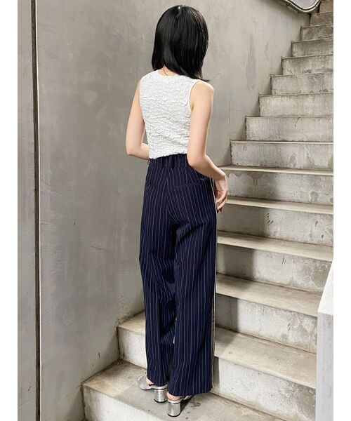 MURUA（ムルーア）の「パイピングラインパンツ（スラックス・レディース・ダークブラウン/ネイビー/グレー・1/2）」の7枚目の写真