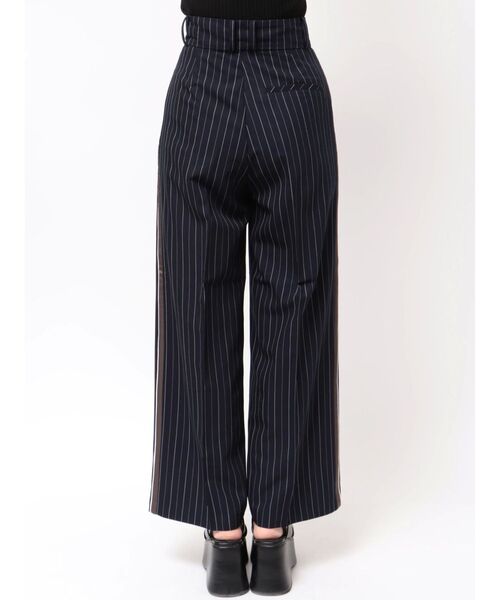 MURUA（ムルーア）の「パイピングラインパンツ（スラックス・レディース・ダークブラウン/ネイビー/グレー・1/2）」の4枚目の写真