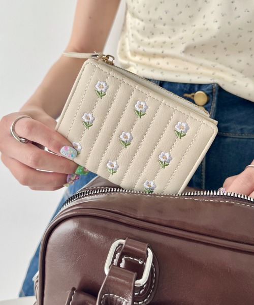セール】フラワー刺繍二つ折りミニウォレット（財布）｜SOLLON