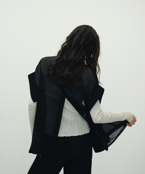Lutim by u（ルチバイユー）の「Light mesh sheer  French sleeve jacket / 軽やかメッシュシアーフレンチスリーブジャケット（テーラードジャケット・レディース・ブラック/グレイッシュベージュ・FREE）」の5枚目の写真