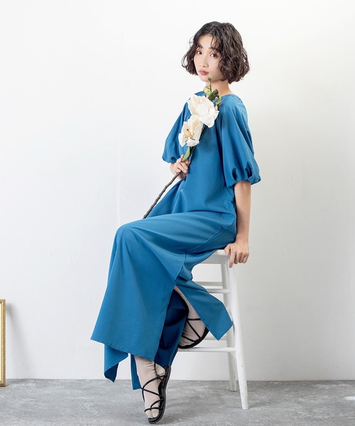 MILLION CARATS(ミリオンカラッツ)の「着映えとリラックスを両立!ふんわり袖×落ち感で魅せる、大人の抜け感ワンピース(ワンピース・レディース・ブラック/ブルー/オフホワイト・MEDIUM/LARGE)」の22枚目の写真