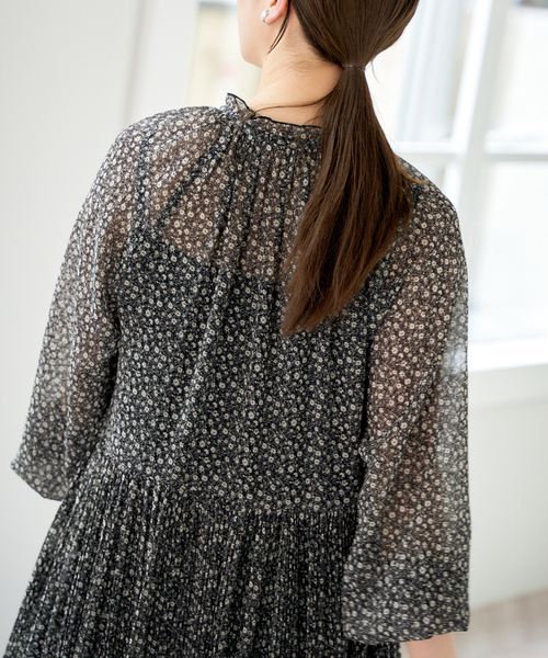 ✴︎専用【新品】IENAイエナ　MONOボタニーノースリーブ小花柄ブラウスブラック IENAイエナ MONOボタニーノースリーブ 小花柄 ブラウス ブラック