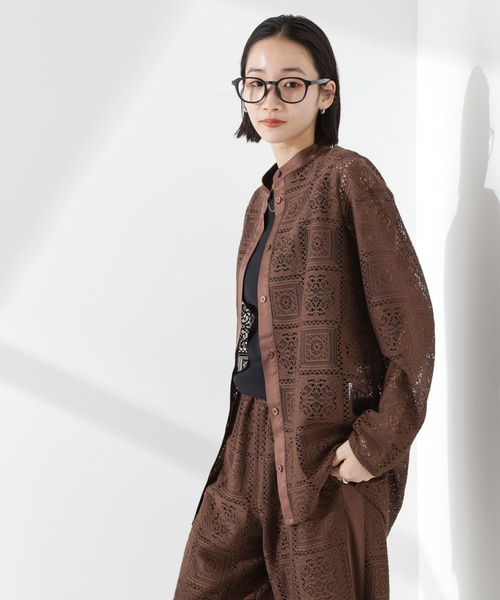 NANO universe（ナノユニバース）の「バンドカラーレースシャツ(セットアップ可)（シャツ/ブラウス・レディース・ブラック/アイボリー/ブラウン・FREE）」の4枚目の写真