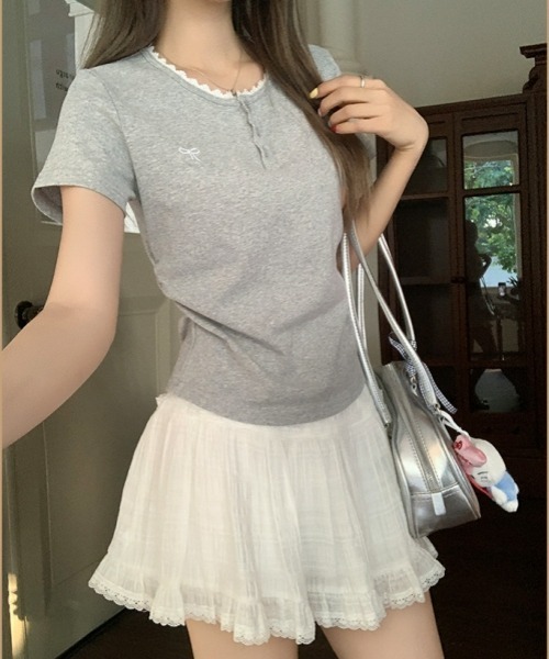gossip!ロサンゼルス(ゴシップロサンゼルス)の「Y2Kガーリー レース切り替え&刺繍リボン付きTシャツ(Tシャツ/カットソー・レディース・グレー・FREE)」の6枚目の写真