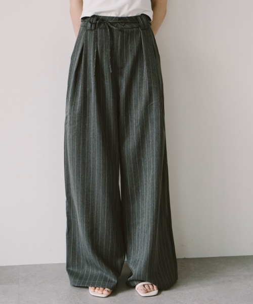 DRWCYS（ドロシーズ）の「ピンストライプワイドスラックス（スラックス・レディース・グレー/チャコールグレー・SMALL/MEDIUM）」の2枚目の写真