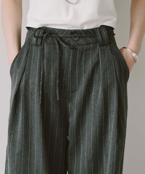 DRWCYS（ドロシーズ）の「ピンストライプワイドスラックス（スラックス・レディース・グレー/チャコールグレー・SMALL/MEDIUM）」の7枚目の写真