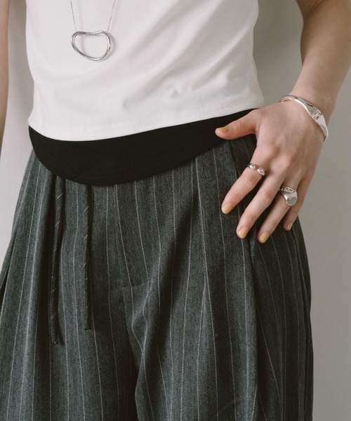 DRWCYS（ドロシーズ）の「ピンストライプワイドスラックス（スラックス・レディース・グレー/チャコールグレー・SMALL/MEDIUM）」の9枚目の写真
