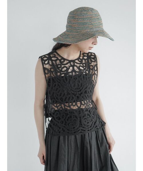 FIKA.(フィーカ)の「Side ribbon chemical lace vest(ベスト・レディース・ブラック/オフホワイト・MEDIUM)」の3枚目の写真