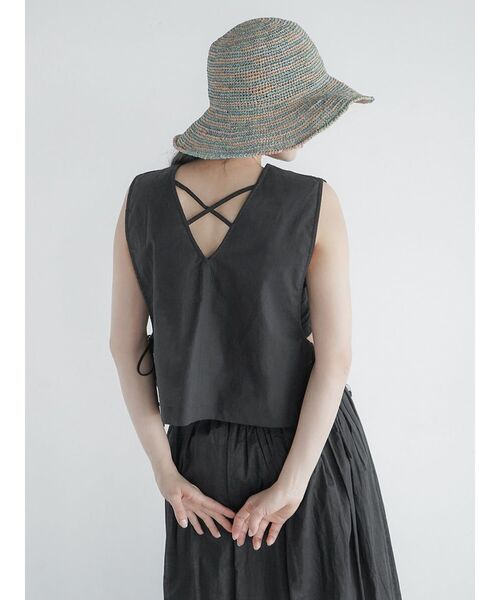 FIKA.(フィーカ)の「Side ribbon chemical lace vest(ベスト・レディース・ブラック/オフホワイト・MEDIUM)」の6枚目の写真