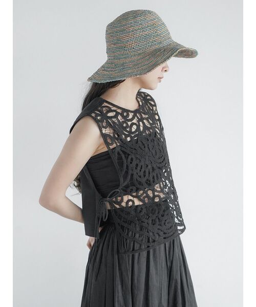 FIKA.(フィーカ)の「Side ribbon chemical lace vest(ベスト・レディース・ブラック/オフホワイト・MEDIUM)」の11枚目の写真