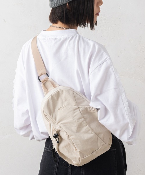FILA（フィラ）の「【EC別注】FILA フィラ ブランド ロゴ 刺繍 ナイロン 2WAY ボディバッグ ショルダーバッグ（ボディバッグ/ウエストポーチ・メンズ・ブラック/アイボリー・FREE）」の2枚目の写真
