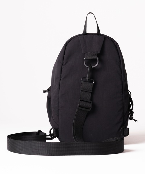 FILA（フィラ）の「【EC別注】FILA フィラ ブランド ロゴ 刺繍 ナイロン 2WAY ボディバッグ ショルダーバッグ（ボディバッグ/ウエストポーチ・メンズ・ブラック/アイボリー・FREE）」の19枚目の写真