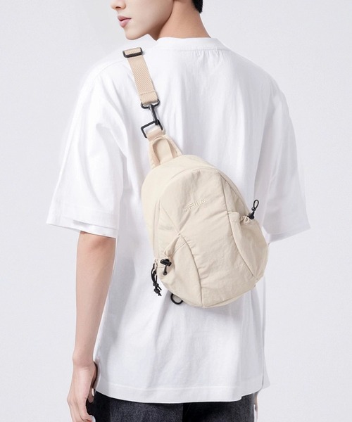 FILA（フィラ）の「【EC別注】FILA フィラ ブランド ロゴ 刺繍 ナイロン 2WAY ボディバッグ ショルダーバッグ（ボディバッグ/ウエストポーチ・メンズ・ブラック/アイボリー・FREE）」の5枚目の写真