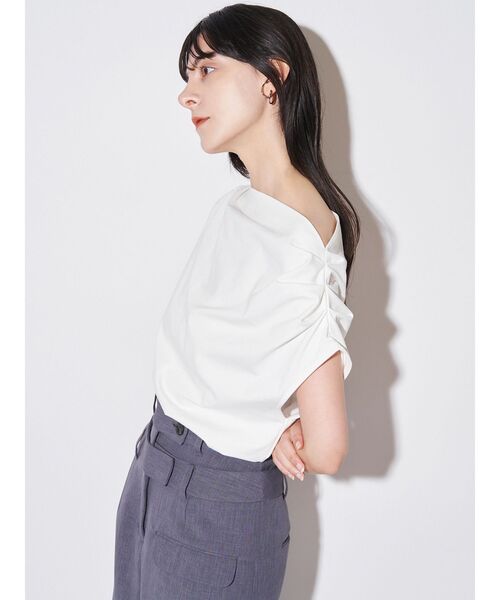 ELENDEEK（エレンディーク）の「アシンメトリードレープカットソー（Tシャツ/カットソー・レディース・ブラック/オフホワイト・FREE）」の21枚目の写真