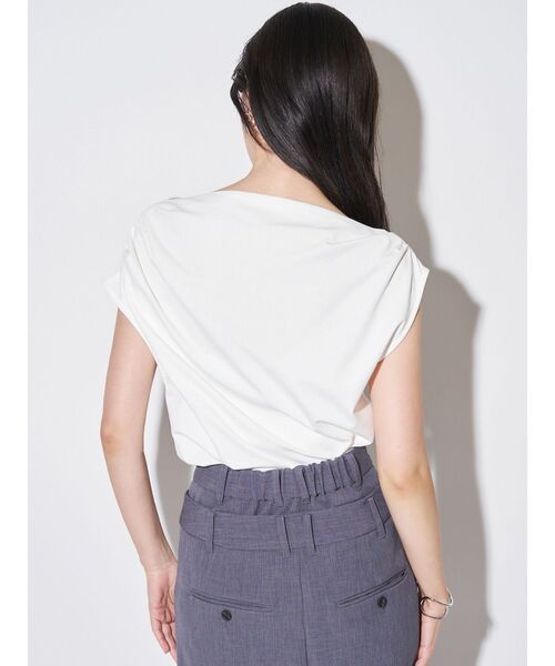 ELENDEEK（エレンディーク）の「アシンメトリードレープカットソー（Tシャツ/カットソー・レディース・ブラック/オフホワイト・FREE）」の22枚目の写真