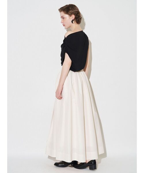 ELENDEEK（エレンディーク）の「アシンメトリードレープカットソー（Tシャツ/カットソー・レディース・ブラック/オフホワイト・FREE）」の6枚目の写真