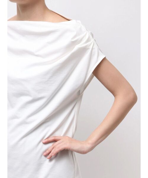 ELENDEEK（エレンディーク）の「アシンメトリードレープカットソー（Tシャツ/カットソー・レディース・ブラック/オフホワイト・FREE）」の12枚目の写真