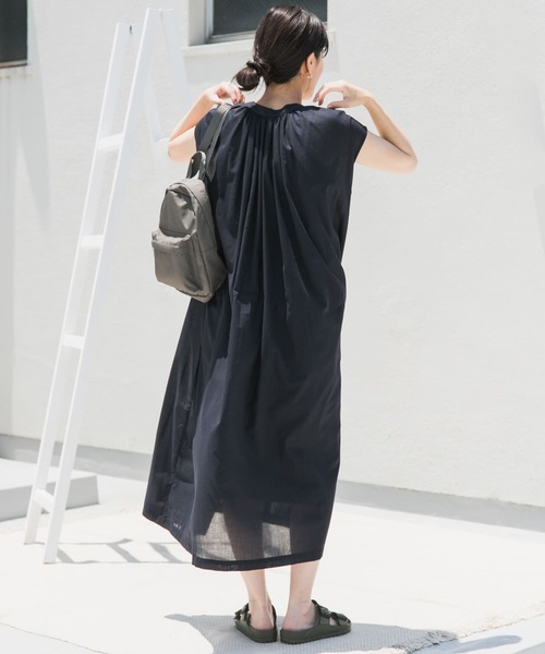 URBAN RESEARCH DOORS（アーバンリサーチドアーズ）の「コットンボイルギャザーフレンチワンピース（ワンピース・レディース・ロイヤルブルー/グリーン系その他/ネイビー/ベージュ系その他・MEDIUM）」の6枚目の写真