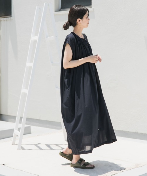 URBAN RESEARCH DOORS（アーバンリサーチドアーズ）の「コットンボイルギャザーフレンチワンピース（ワンピース・レディース・ロイヤルブルー/グリーン系その他/ネイビー/ベージュ系その他・MEDIUM）」の7枚目の写真