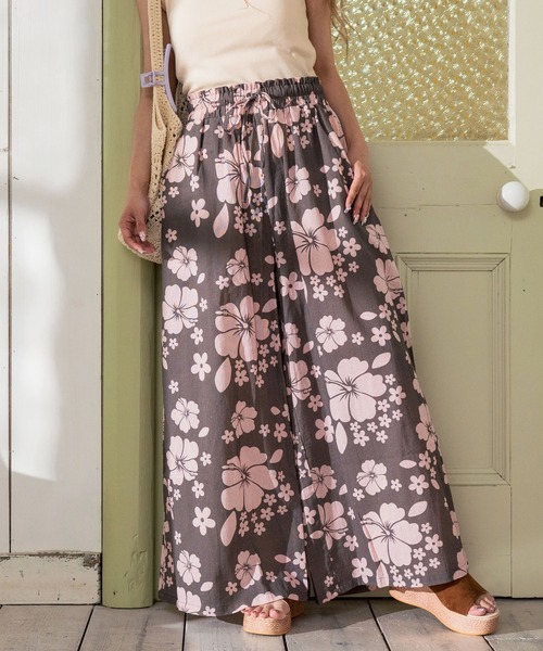 anap mimpi（アナップミンピ）の「リネンタッチ ハイビスカス柄 リゾート ワイド パンツ（その他パンツ・レディース・ダークグレー/オレンジ/ターコイズブルー・FREE）」の2枚目の写真