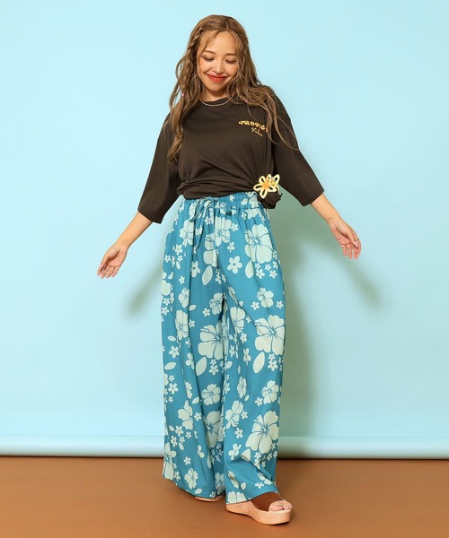 anap mimpi（アナップミンピ）の「リネンタッチ ハイビスカス柄 リゾート ワイド パンツ（その他パンツ・レディース・ダークグレー/オレンジ/ターコイズブルー・FREE）」の17枚目の写真
