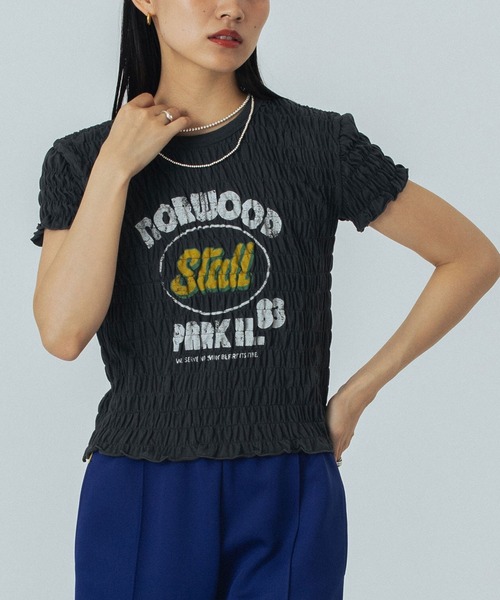 ROSE BUD（ローズバッド）の「SHIRRING LOGO S/S TEE（Tシャツ/カットソー・レディース・ホワイト/ベージュ/チャコールグレー・ONE SIZE）」の2枚目の写真