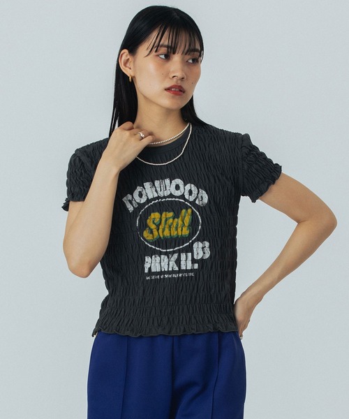 ROSE BUD（ローズバッド）の「SHIRRING LOGO S/S TEE（Tシャツ/カットソー・レディース・ホワイト/ベージュ/チャコールグレー・ONE SIZE）」の4枚目の写真