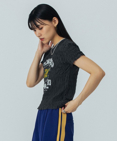 ROSE BUD（ローズバッド）の「SHIRRING LOGO S/S TEE（Tシャツ/カットソー・レディース・ホワイト/ベージュ/チャコールグレー・ONE SIZE）」の5枚目の写真