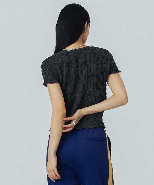 ROSE BUD（ローズバッド）の「SHIRRING LOGO S/S TEE（Tシャツ/カットソー・レディース・ホワイト/ベージュ/チャコールグレー・ONE SIZE）」の6枚目の写真