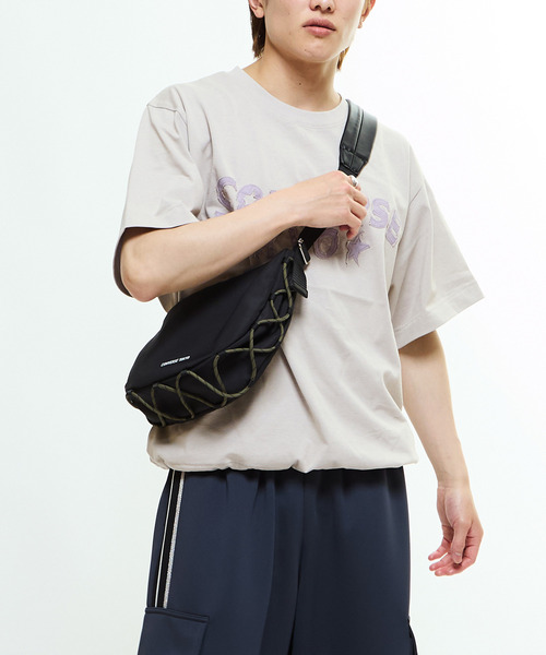 CONVERSE TOKYO(コンバーストウキョウ)の「LACE-UP CORD MOON SHOULDER BAG(ショルダーバッグ・レディース・ブラウン/カーキ/ブラック・FREE)」の6枚目の写真