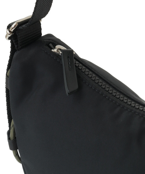 CONVERSE TOKYO(コンバーストウキョウ)の「LACE-UP CORD MOON SHOULDER BAG(ショルダーバッグ・レディース・ブラウン/カーキ/ブラック・FREE)」の10枚目の写真