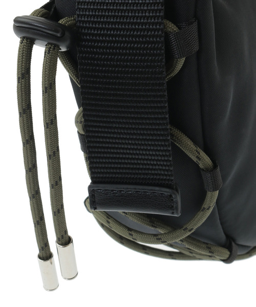 CONVERSE TOKYO(コンバーストウキョウ)の「LACE-UP CORD MOON SHOULDER BAG(ショルダーバッグ・レディース・ブラウン/カーキ/ブラック・FREE)」の12枚目の写真