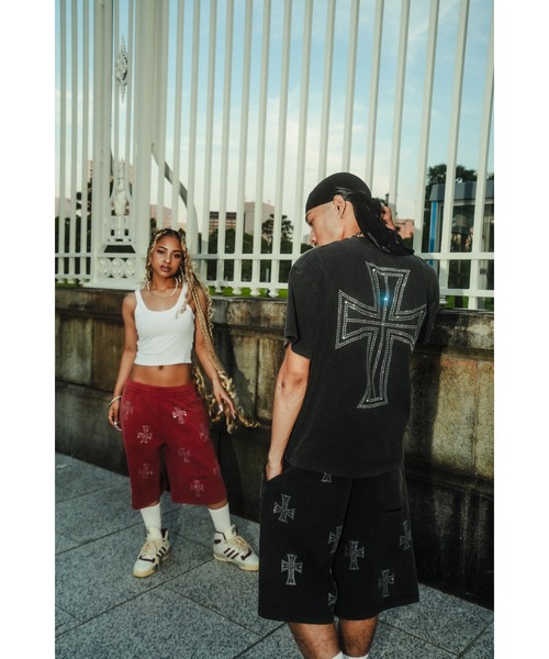 UNKNOWN LONDON（アンノウン・ロンドン）の「ショーツ｜Outline Cross Rhinestone Baggy Sweat Shorts｜Unknown London（デニムパンツ・メンズ・レッド/ブラック/ベージュ・SMALL/X-LARGE/LARGE/MEDIUM）」の14枚目の写真