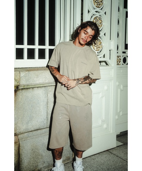 UNKNOWN LONDON（アンノウン・ロンドン）の「ショーツ｜Outline Cross Rhinestone Baggy Sweat Shorts｜Unknown London（デニムパンツ・メンズ・レッド/ブラック/ベージュ・SMALL/X-LARGE/LARGE/MEDIUM）」の11枚目の写真