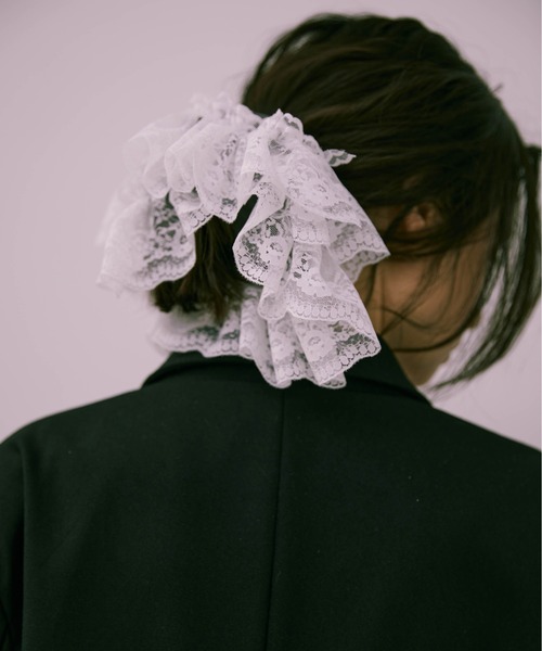 Carmelo（カーメロ）の「Big lace stripe chouchou（シュシュ・レディース・ライトグレー/チャコールグレー/ブラウン・FREE）」の6枚目の写真