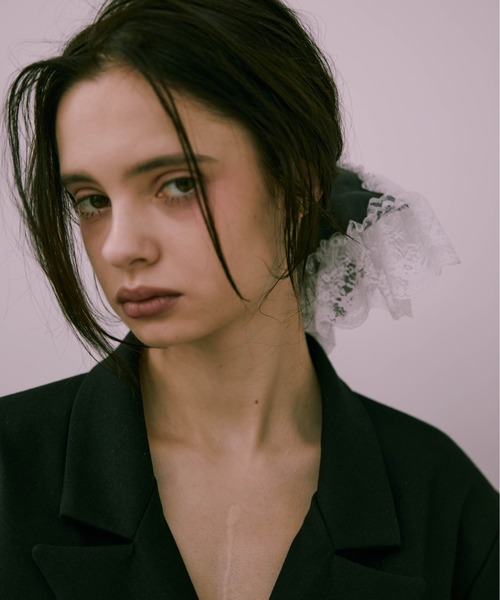 Carmelo（カーメロ）の「Big lace stripe chouchou（シュシュ・レディース・ライトグレー/チャコールグレー/ブラウン・FREE）」の5枚目の写真